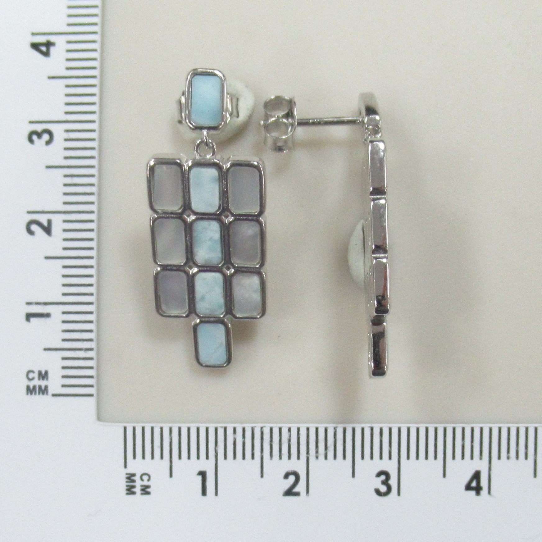 Серебряные серьги-пусеты с ларимарами и перламутром